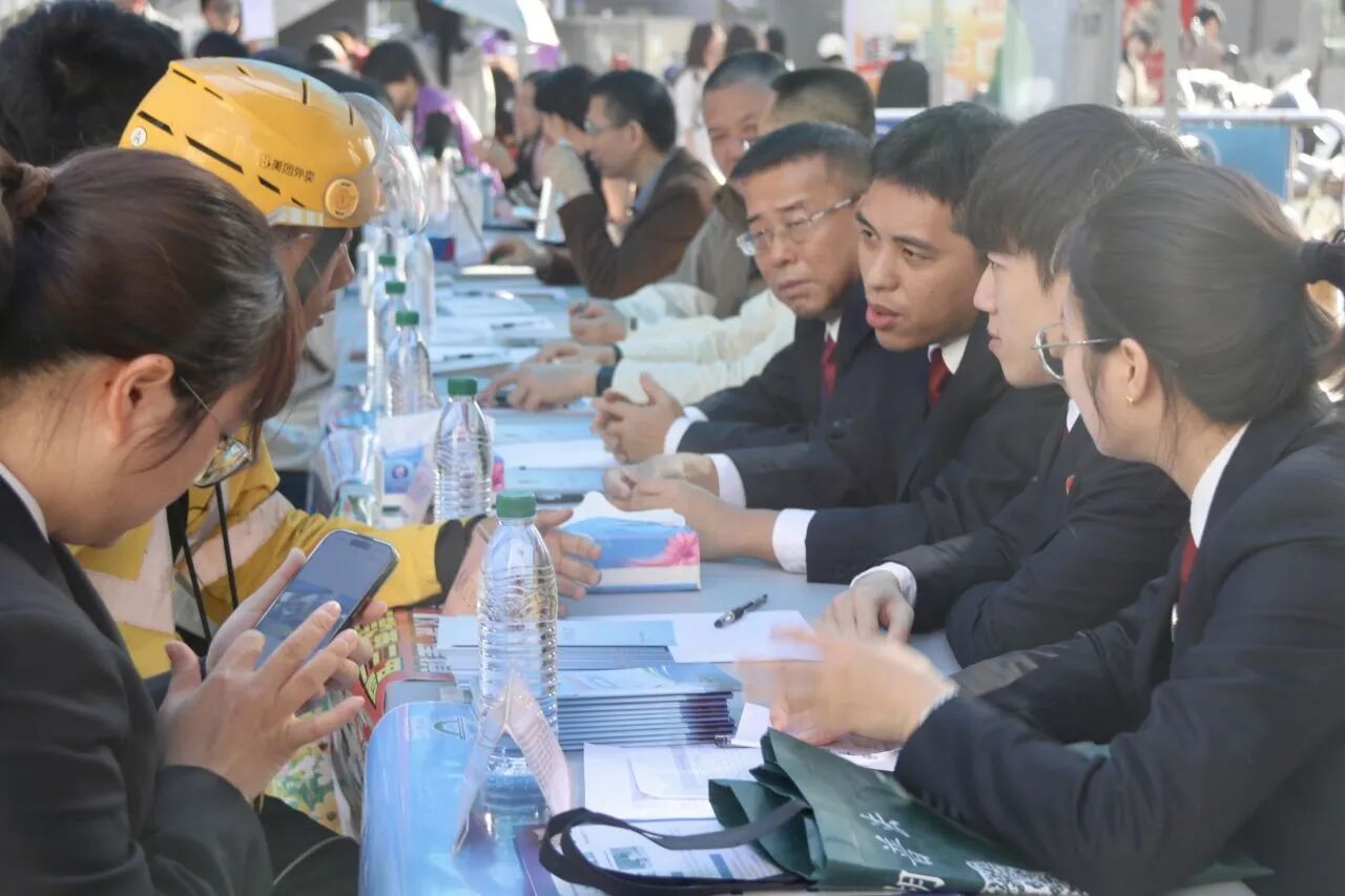 1765163505788843.jpg 龙湖.jpg